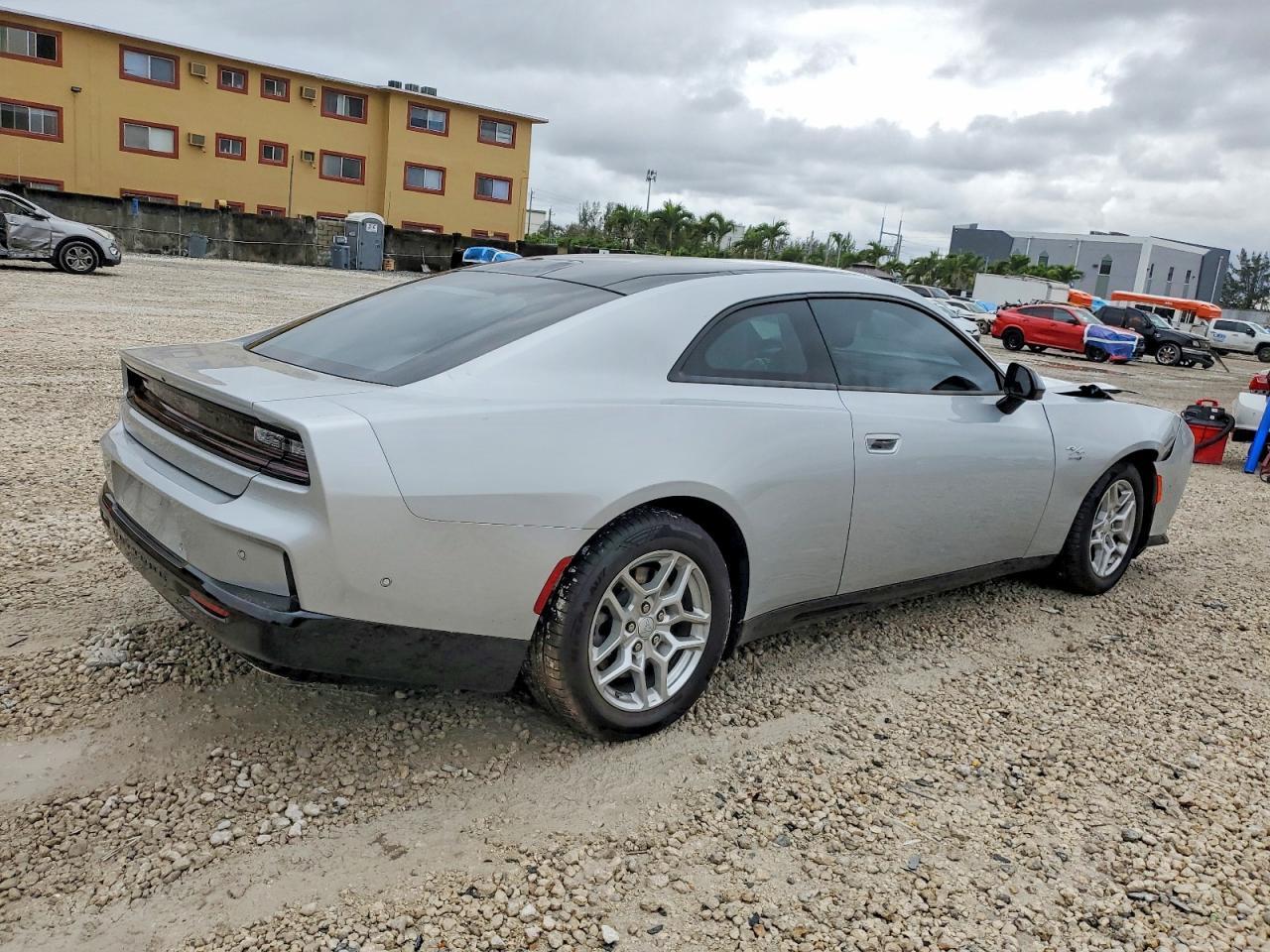 2025 Dodge Charger Daytona R - zdjęcie 3
