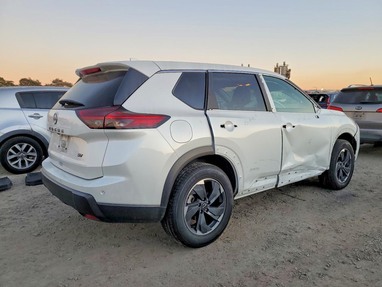 2024 Nissan Rogue Sv - zdjęcie 3