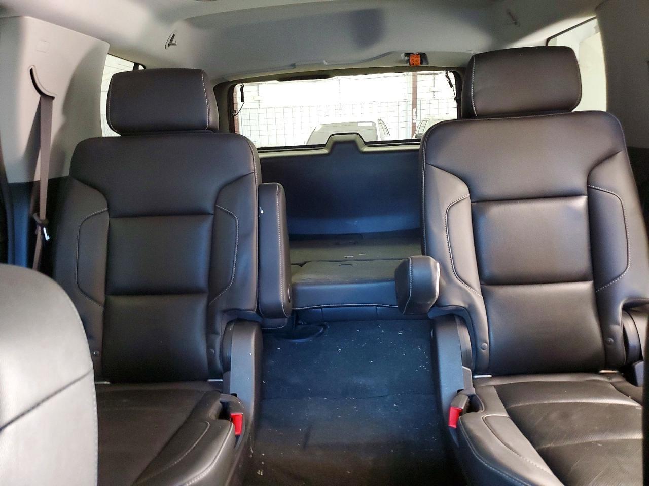 2018 Chevrolet Tahoe C1500 Premier - zdjęcie 10