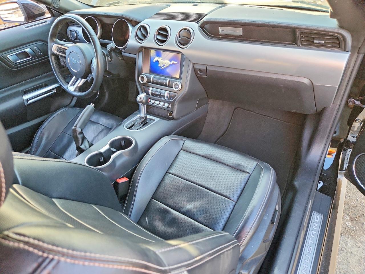 2021 Ford Mustang - zdjęcie 8