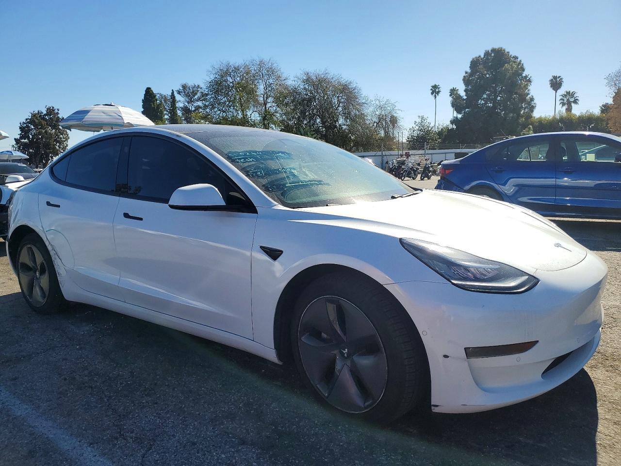 2021 Tesla Model 3 - zdjęcie 4