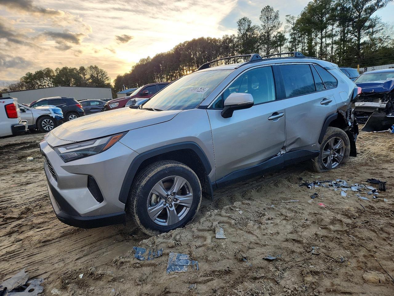 2024 Toyota Rav4 Xle - zdjęcie główne