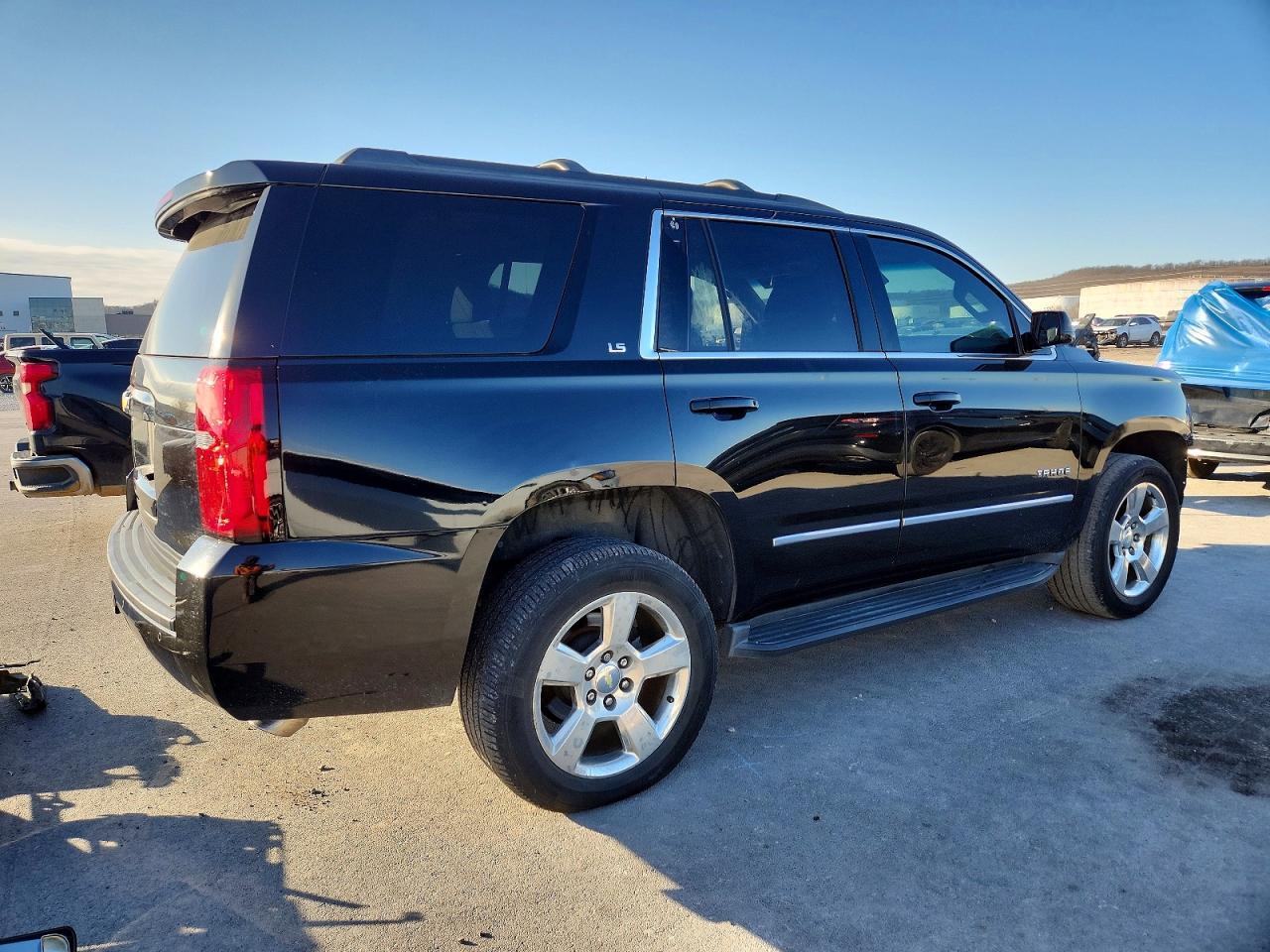 2015 Chevrolet Tahoe C1500 Ls - zdjęcie 3