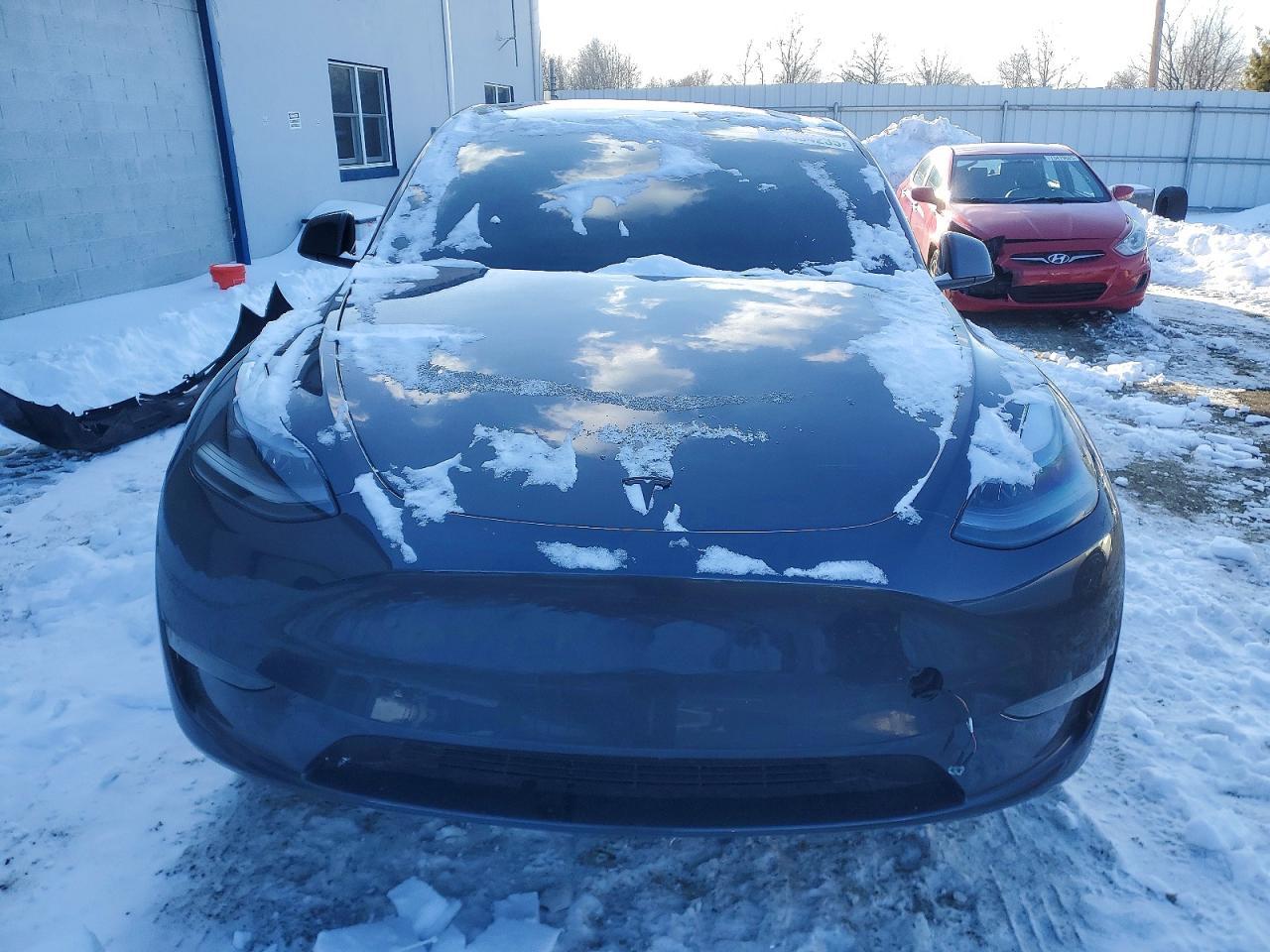 2025 Tesla Model Y - zdjęcie 5