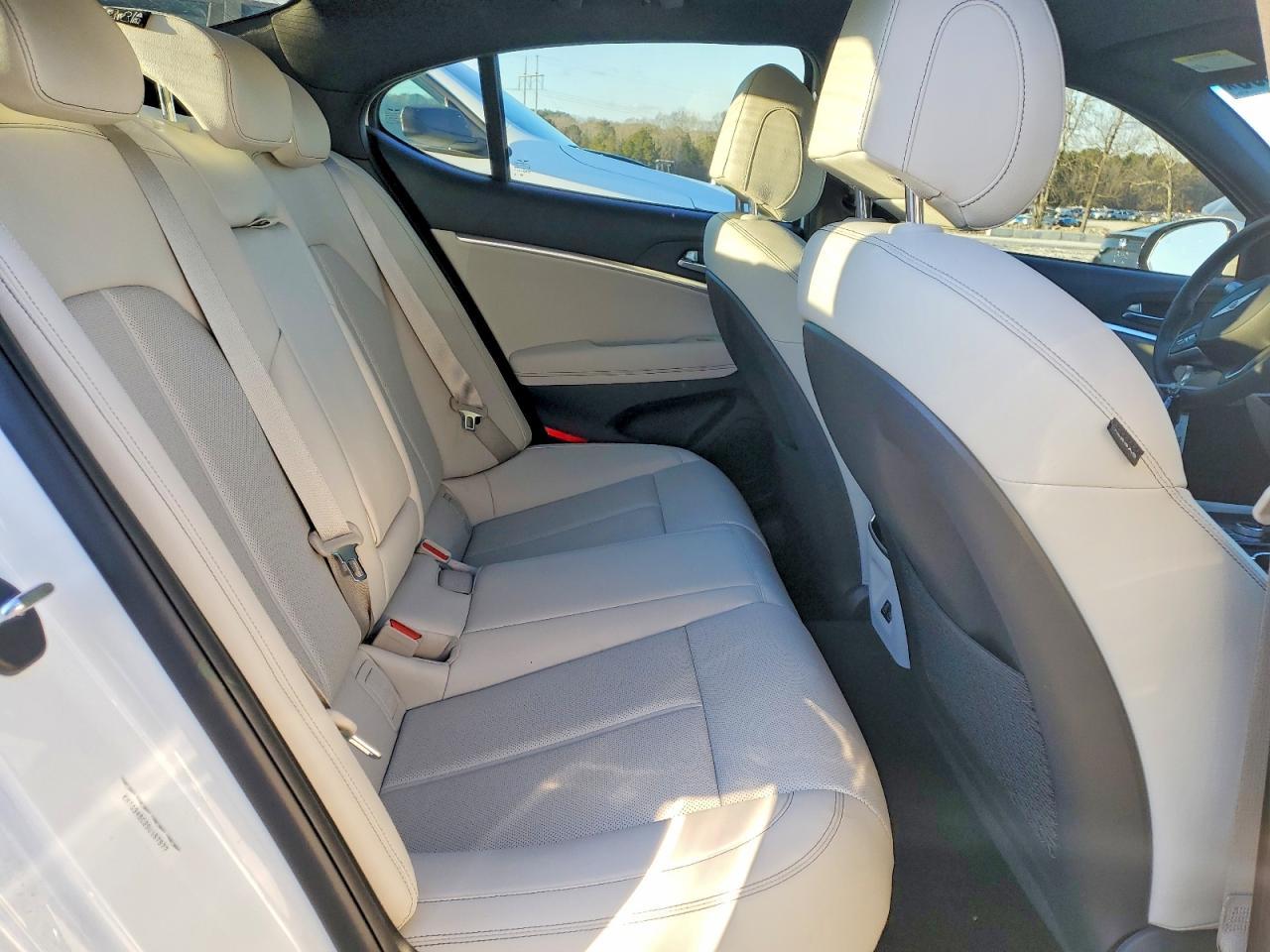 2025 Genesis G70 Base - zdjęcie 10