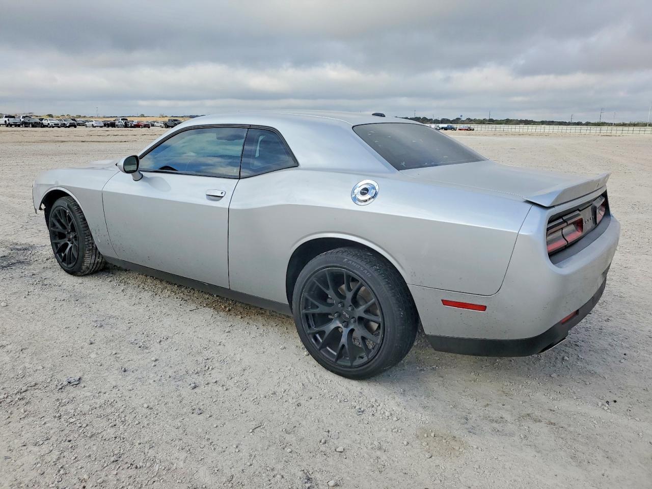 2019 Dodge Challenger Sxt - zdjęcie 2
