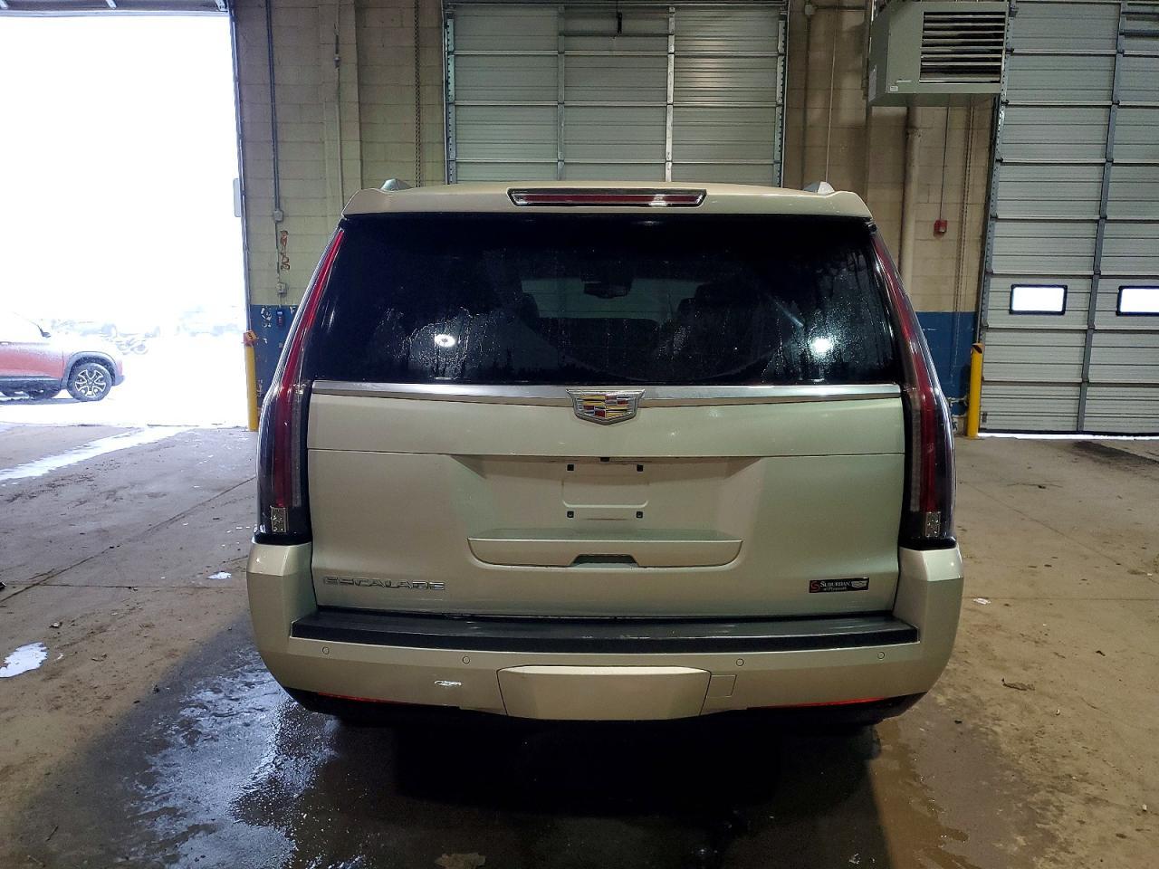 2015 Cadillac Escalade Luxury - zdjęcie 6