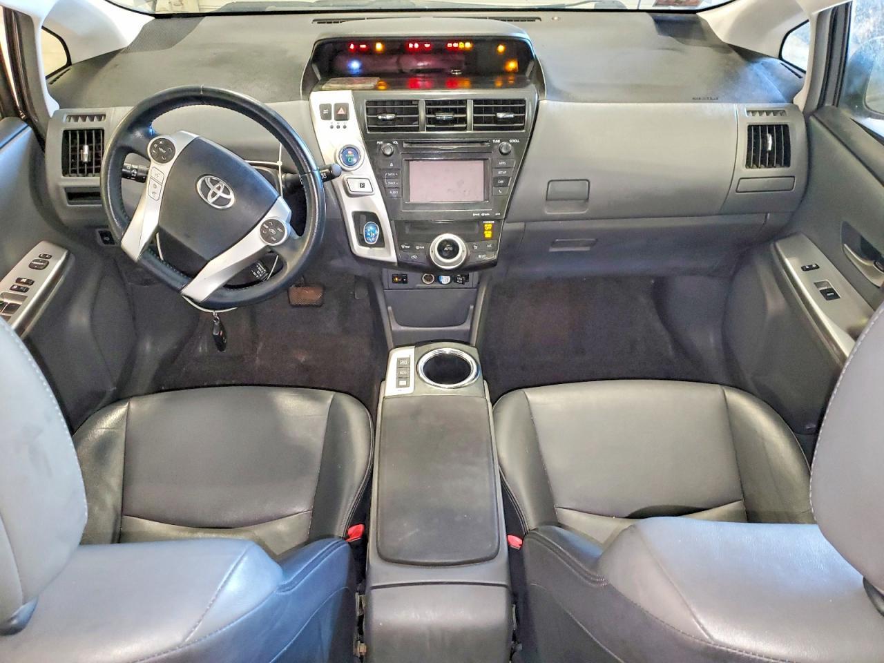 2013 Toyota Prius V - zdjęcie 8