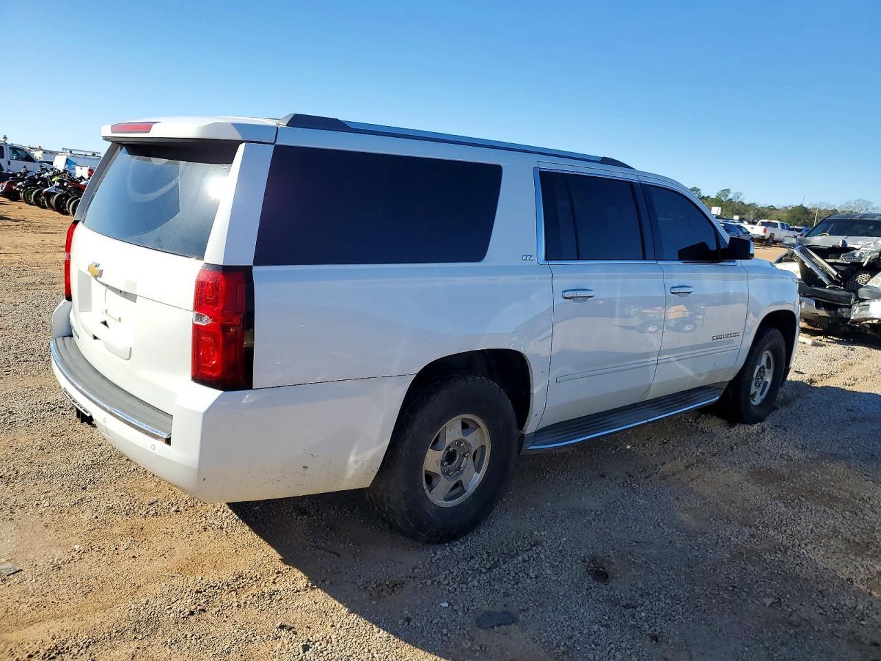 2015 Chevrolet Suburban C1500 Ltz - zdjęcie 3