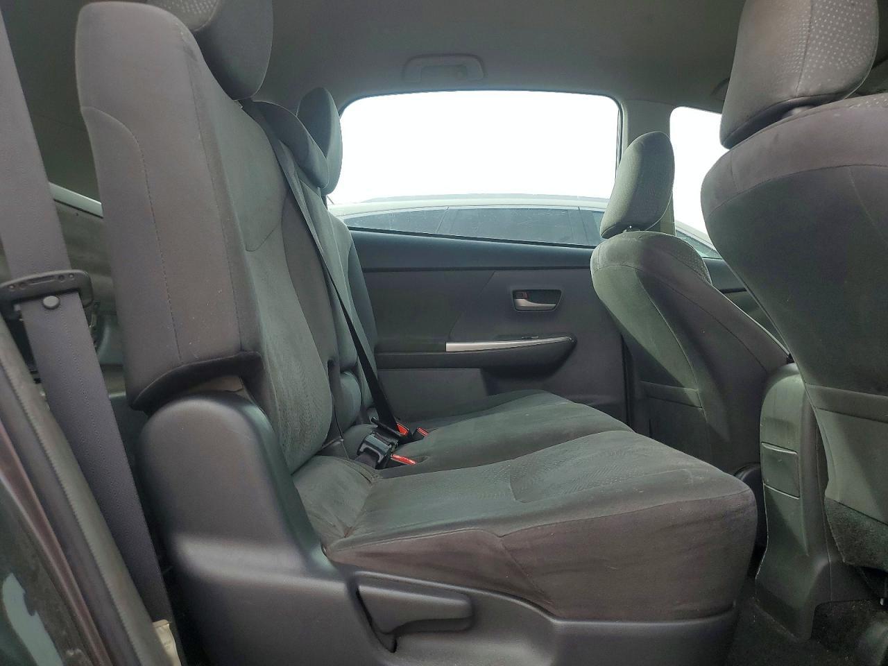 2014 Toyota Prius V - zdjęcie 10