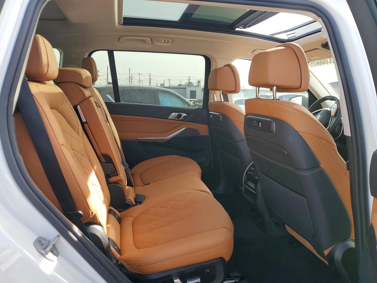 2026 BMW X7 xDrive40I - zdjęcie 11