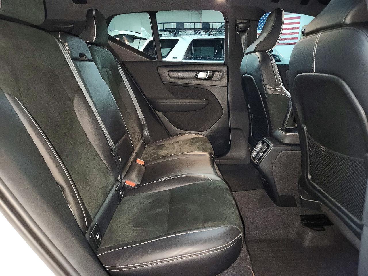 2022 Volvo Xc40 T5 R-Design - zdjęcie 11