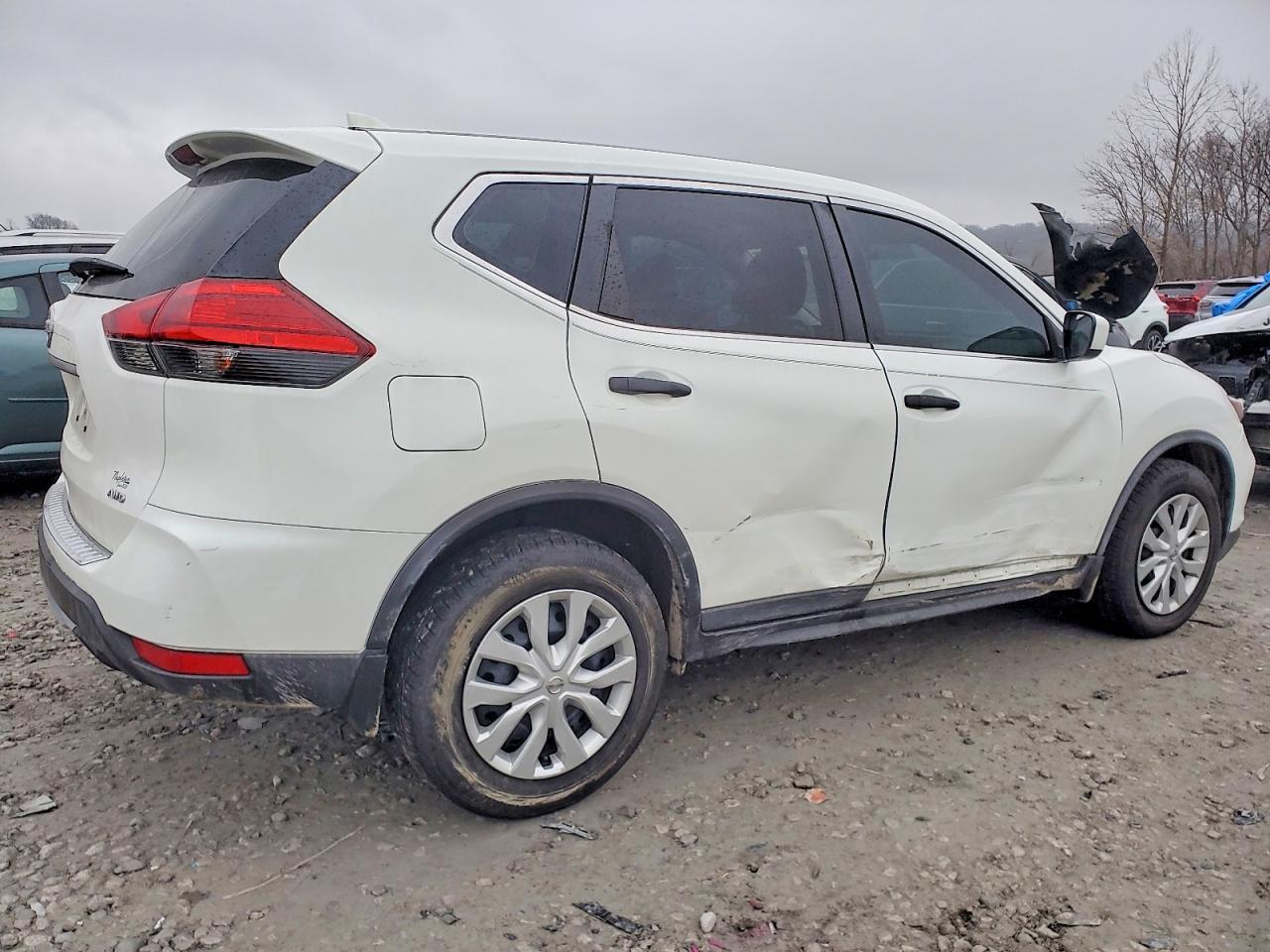 2017 Nissan Rogue S - zdjęcie 3
