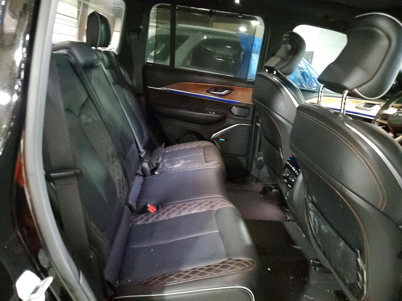 2025 Jeep Grand Cherokee Summit - zdjęcie 10