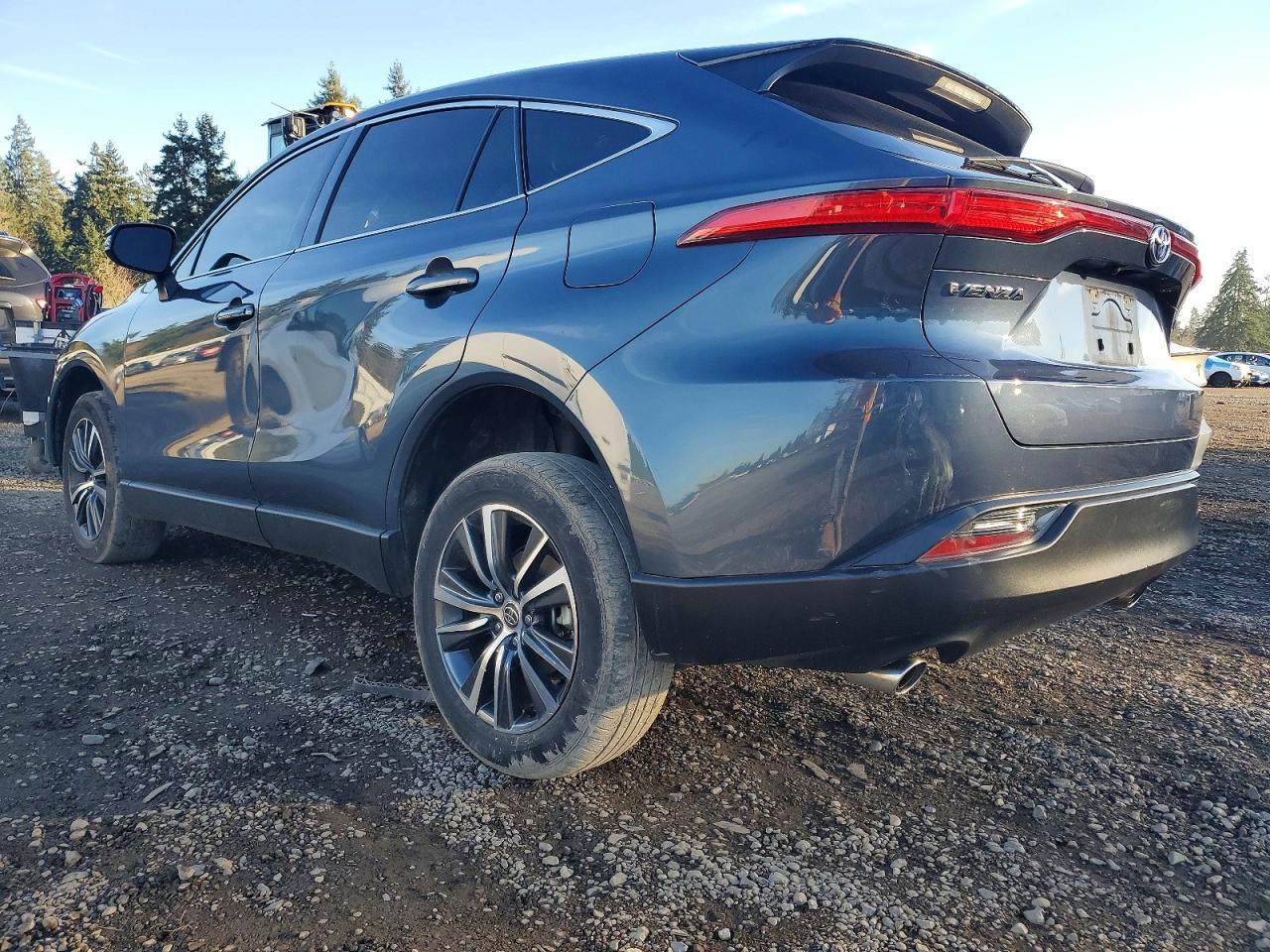 2022 Toyota Venza Le - zdjęcie 2