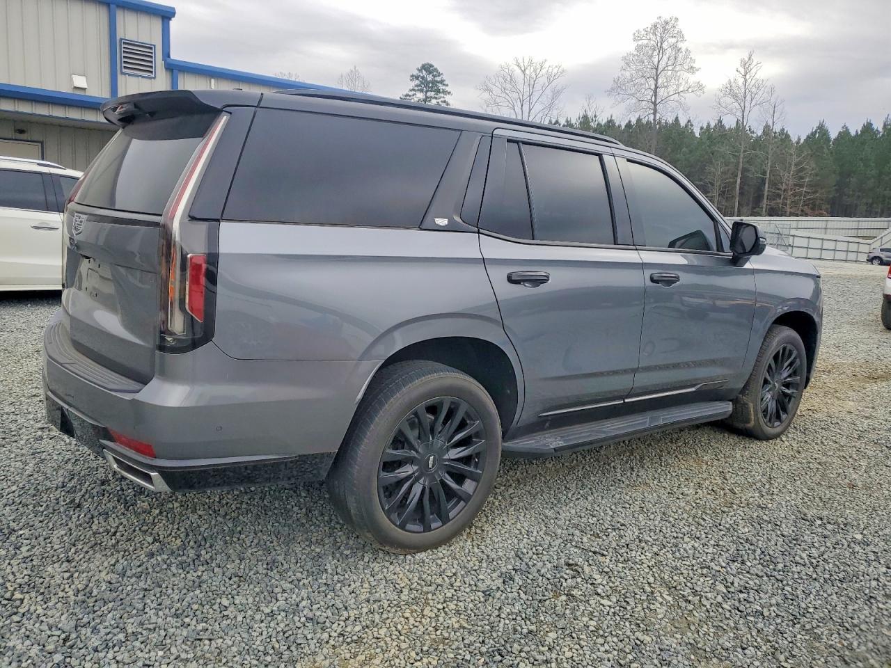 2021 Cadillac Escalade Premium Luxury - zdjęcie 3