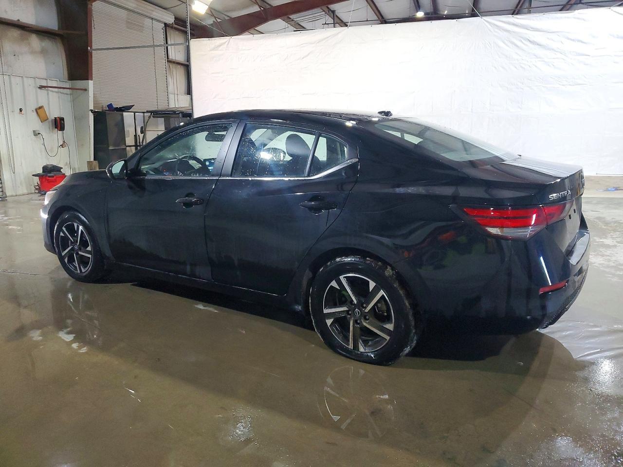 2025 Nissan Sentra Sv - zdjęcie 2