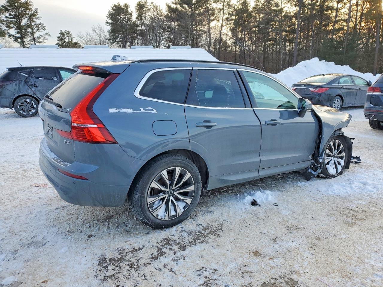 2023 Volvo Xc60 Core - zdjęcie 3