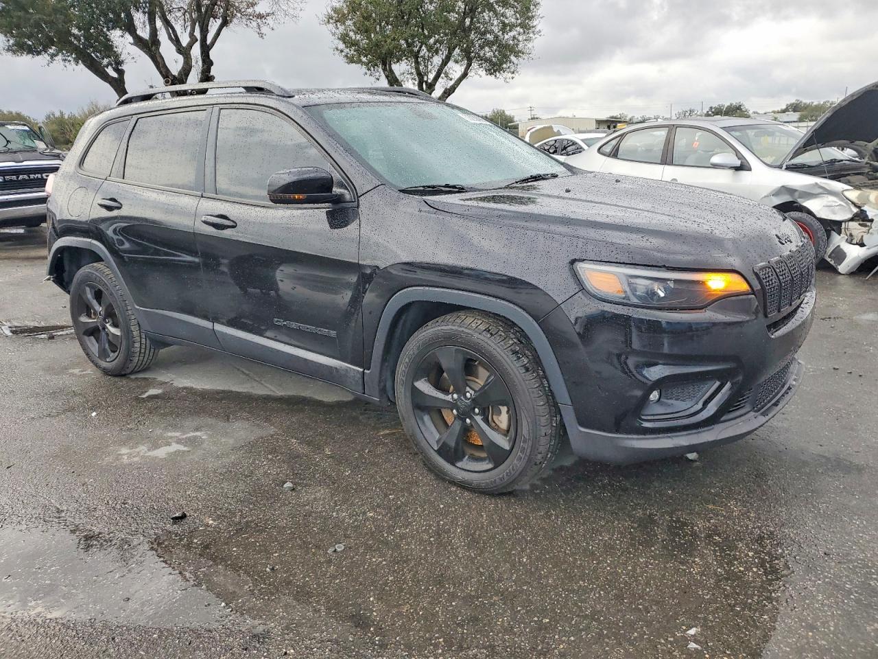 2020 Jeep Cherokee Latitude Plus - zdjęcie 4