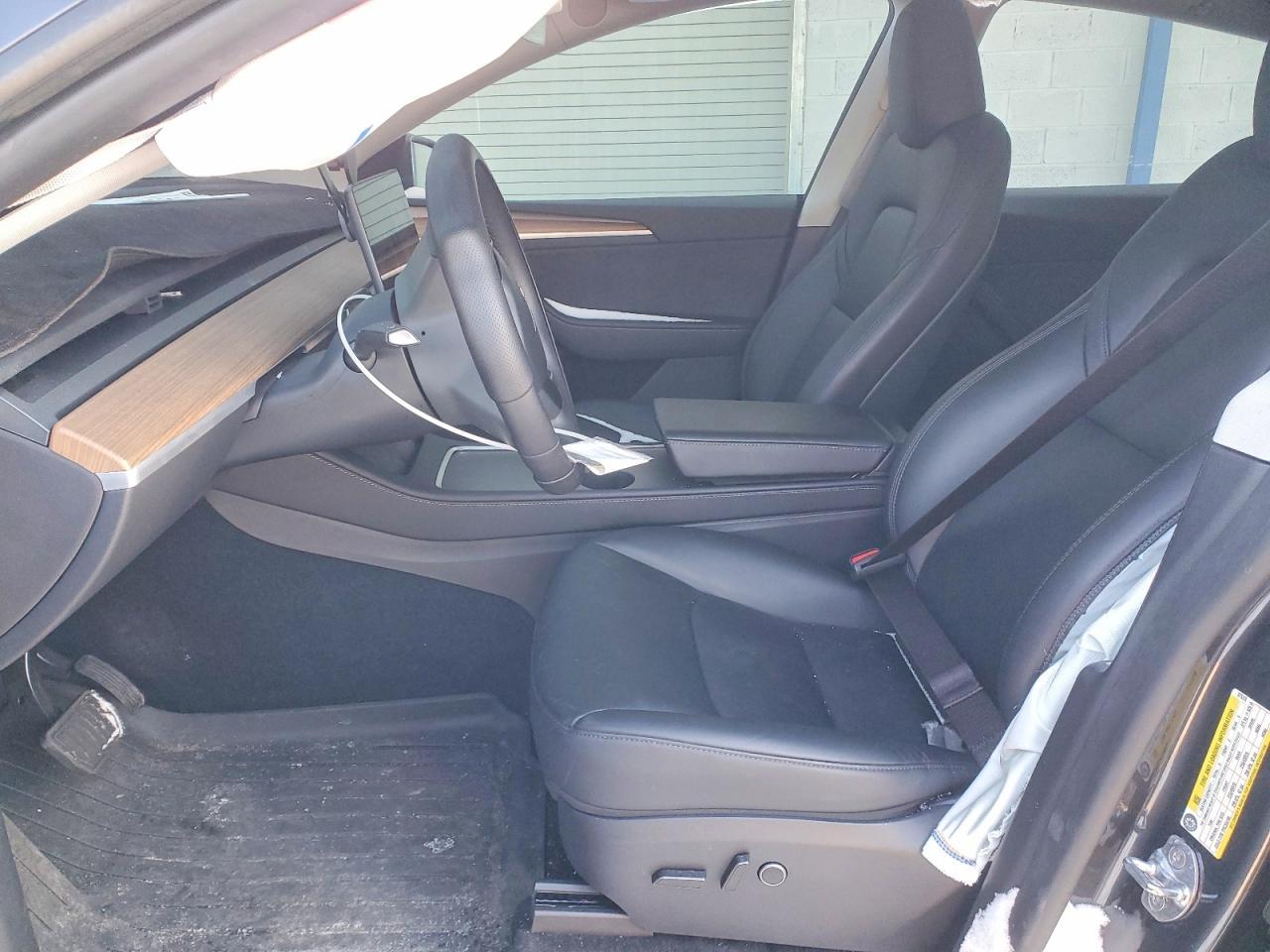 2025 Tesla Model Y - zdjęcie 7