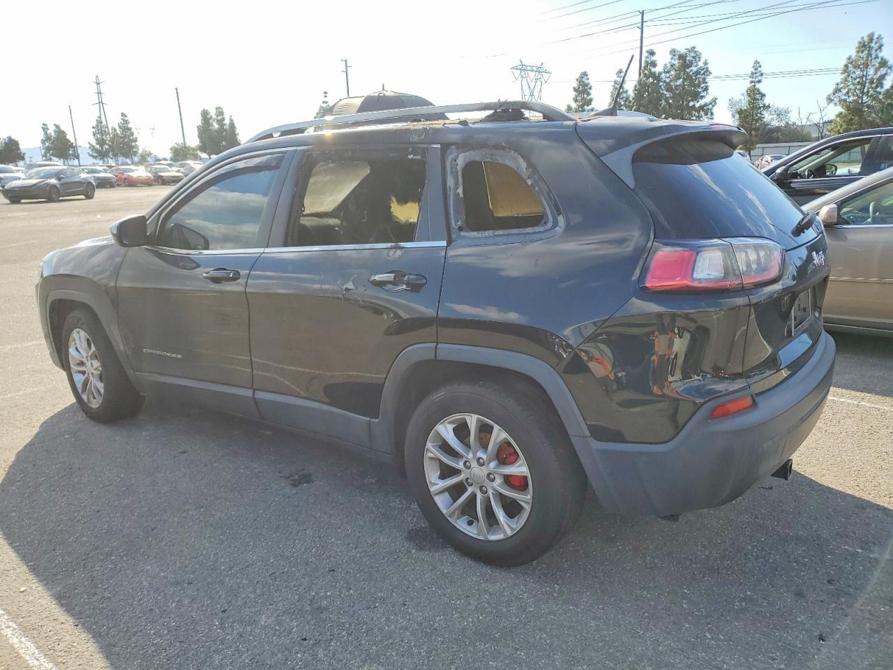 2019 Jeep Cherokee Latitude - zdjęcie 2