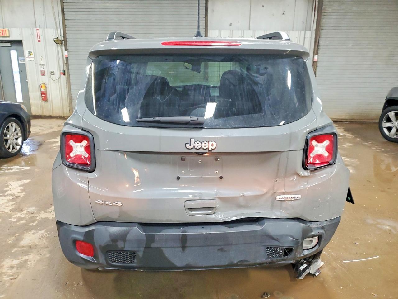 2020 Jeep Renegade Latitude - zdjęcie 6