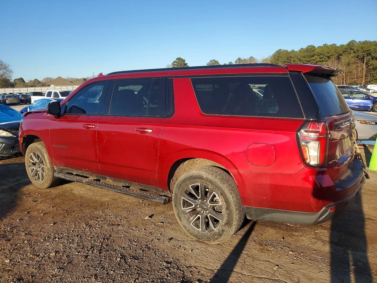 2021 Chevrolet Suburban K1500 Z71 - zdjęcie 2