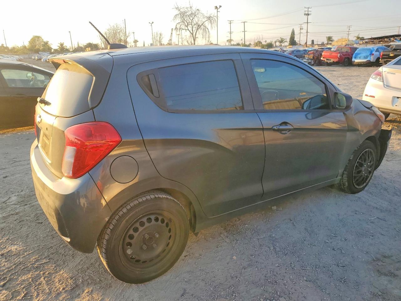 2017 Chevrolet Spark Ls - zdjęcie 3