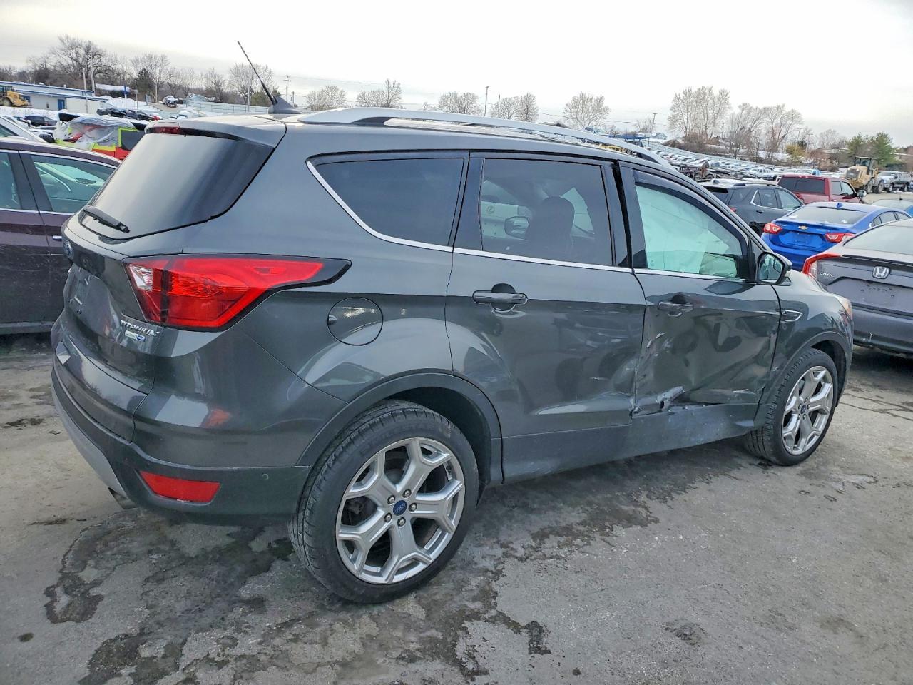 2019 Ford Escape Titanium - zdjęcie 3