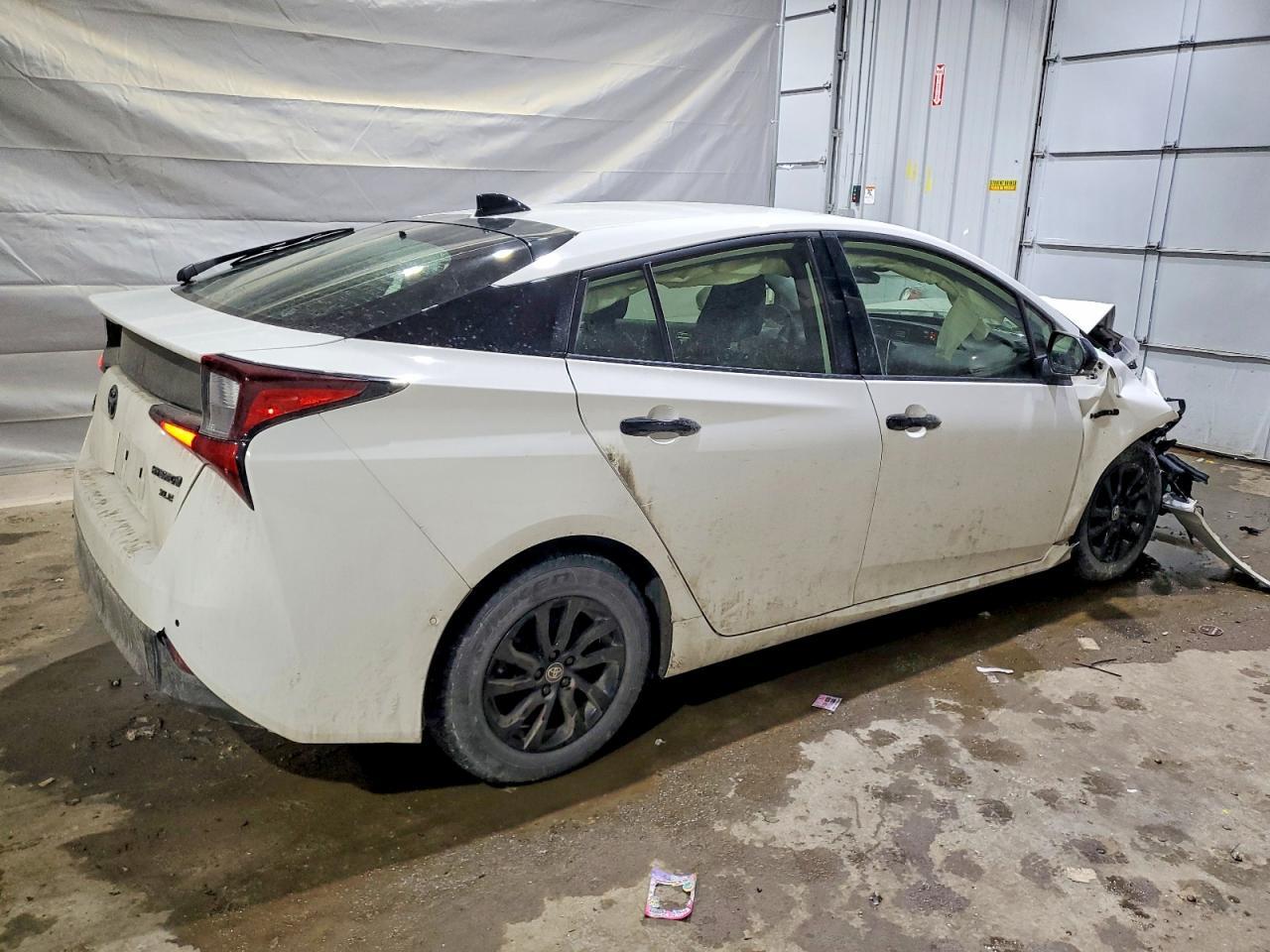 2022 Toyota Prius Le - zdjęcie 3