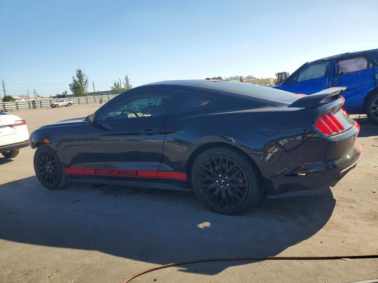 2017 Ford Mustang - zdjęcie 2