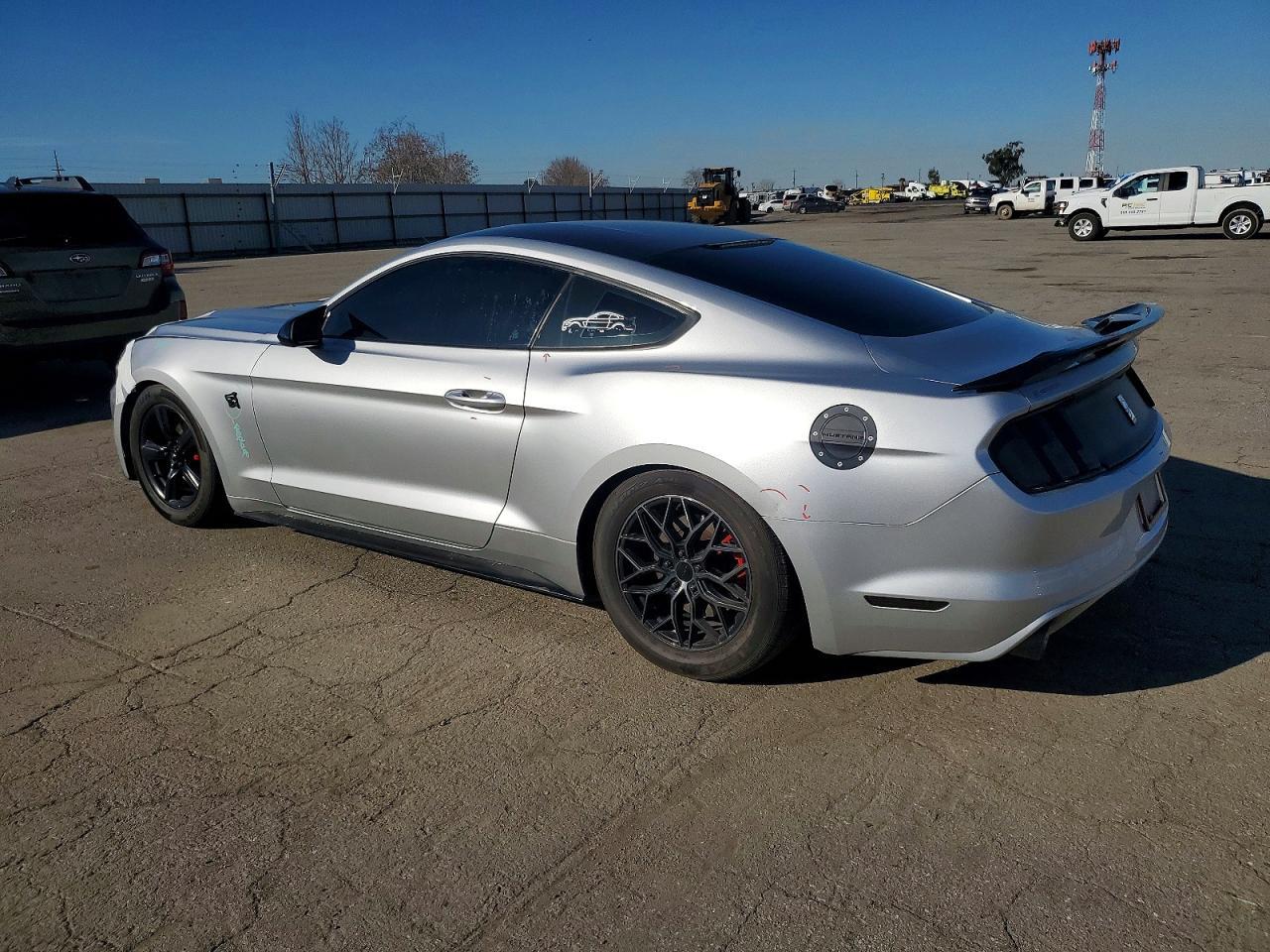 2016 Ford Mustang - zdjęcie 2