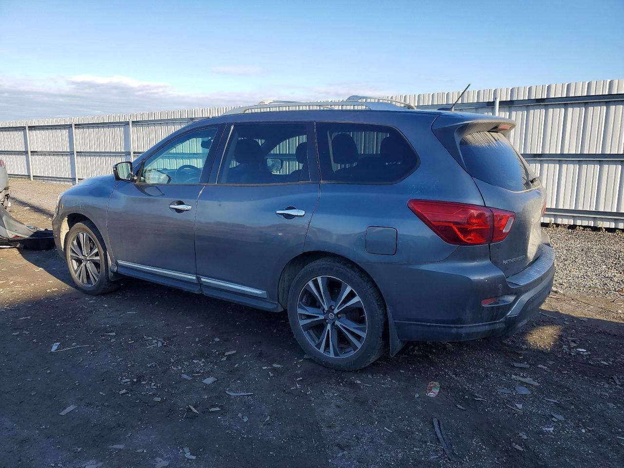 2017 Nissan Pathfinder S - zdjęcie 2