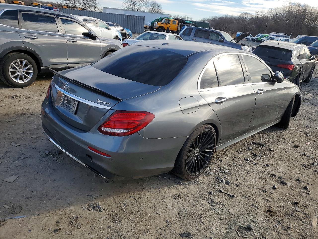 2017 Mercedes-Benz E 300 4Matic - zdjęcie 3
