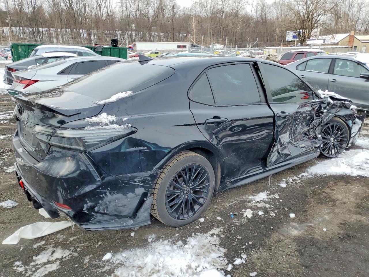 2022 Toyota Camry Se - zdjęcie 3