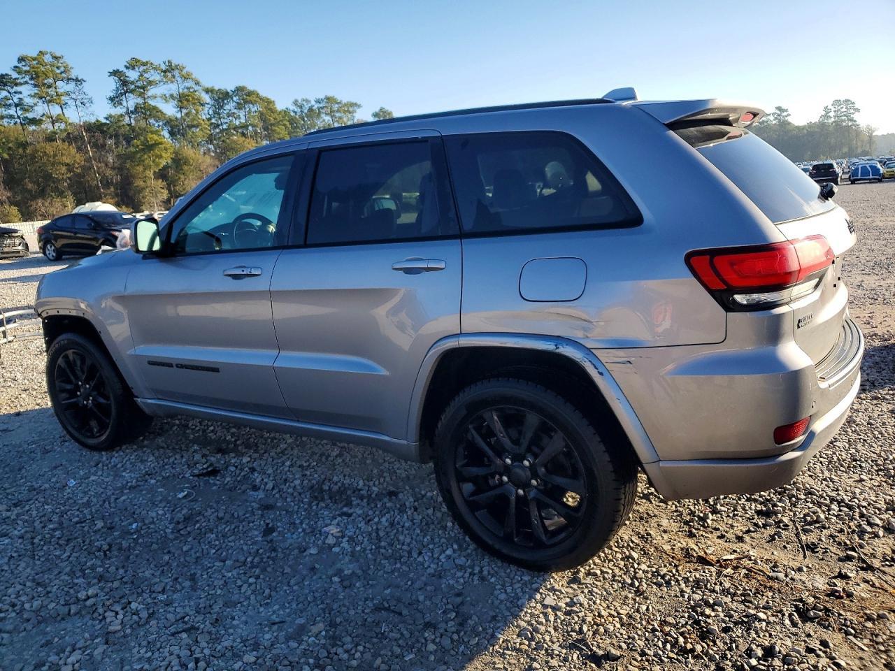 2021 Jeep Grand Cherokee Laredo - zdjęcie 2