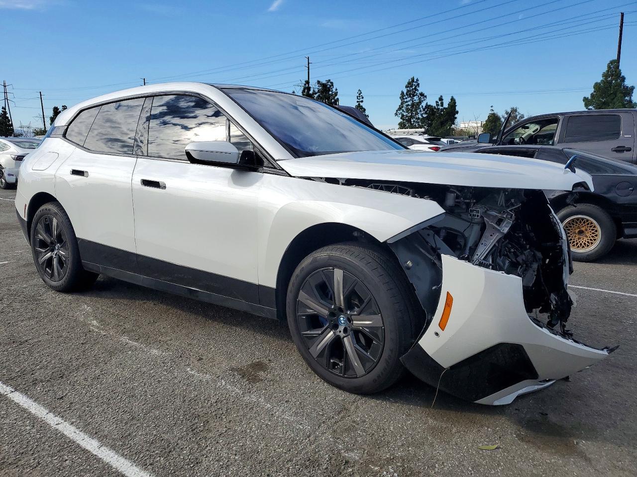 2025 BMW Ix xDrive50 - zdjęcie 4