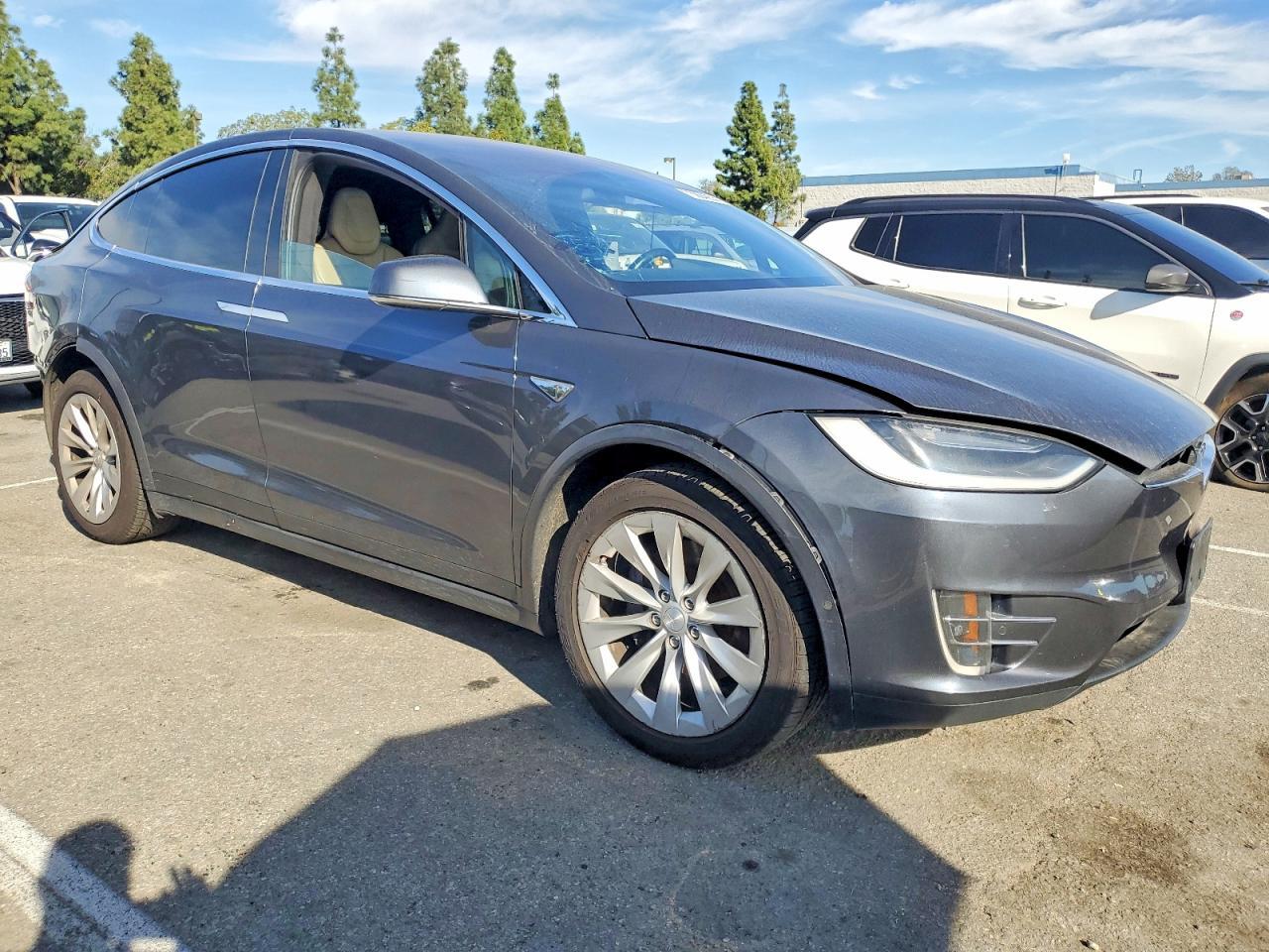 2016 Tesla Model X - zdjęcie 4