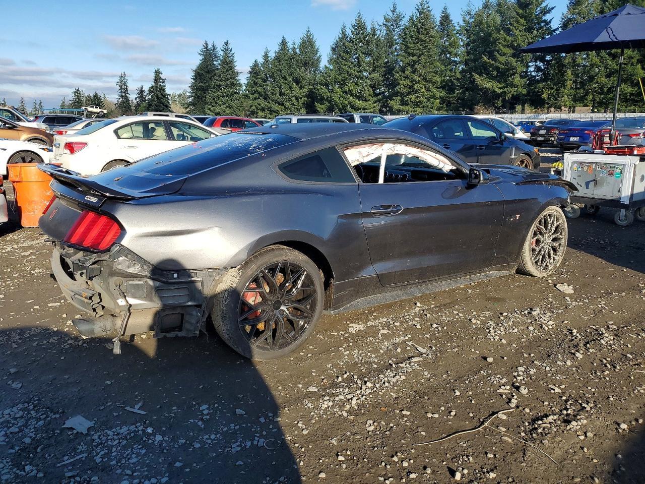 2015 Ford Mustang - zdjęcie 3