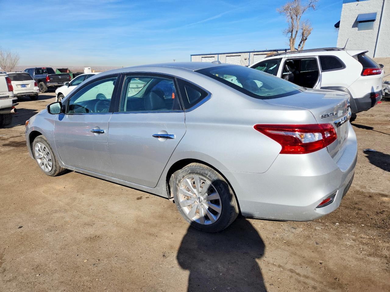 2017 Nissan Sentra S - zdjęcie 2