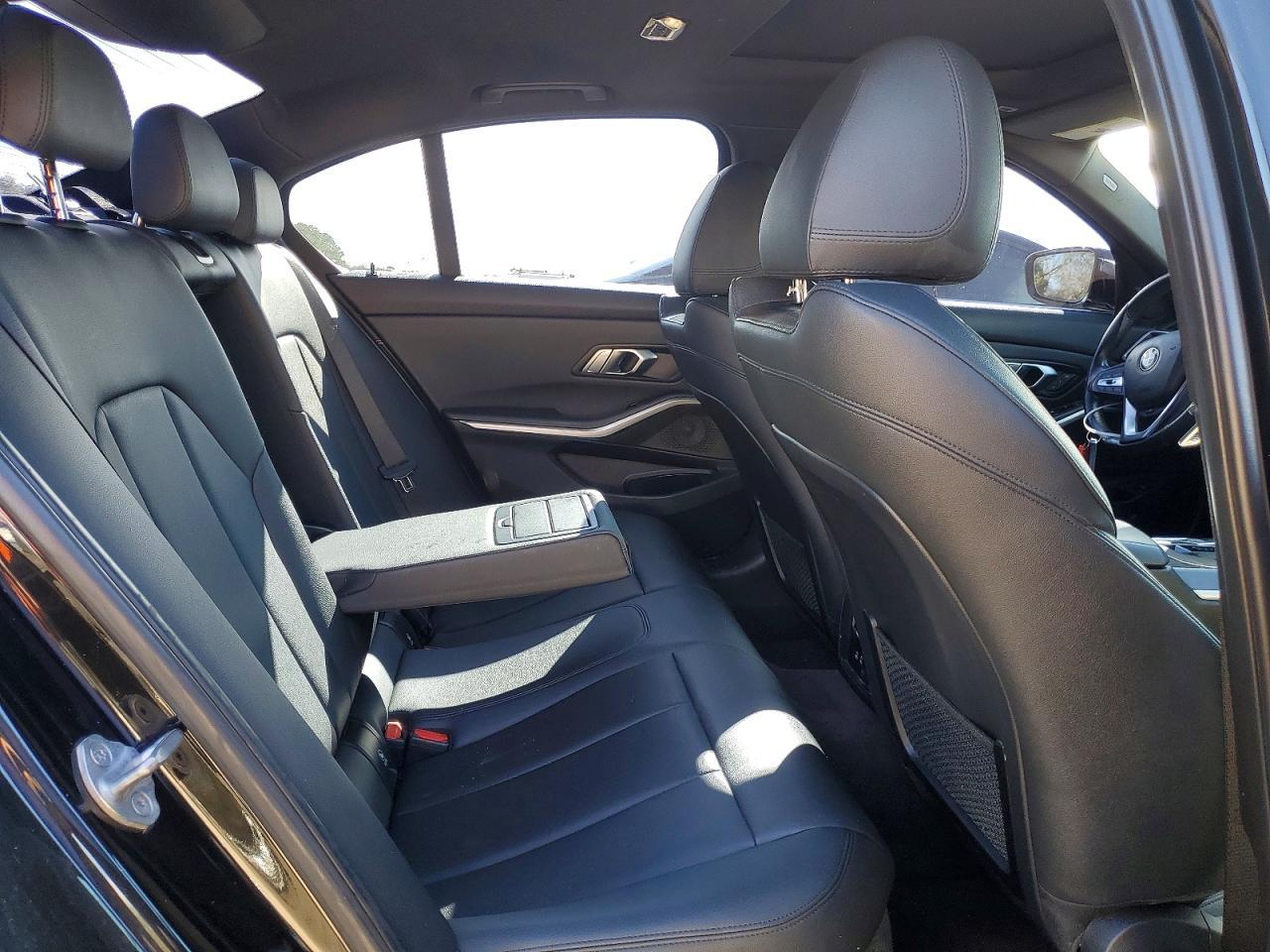 2019 BMW 330I - zdjęcie 10
