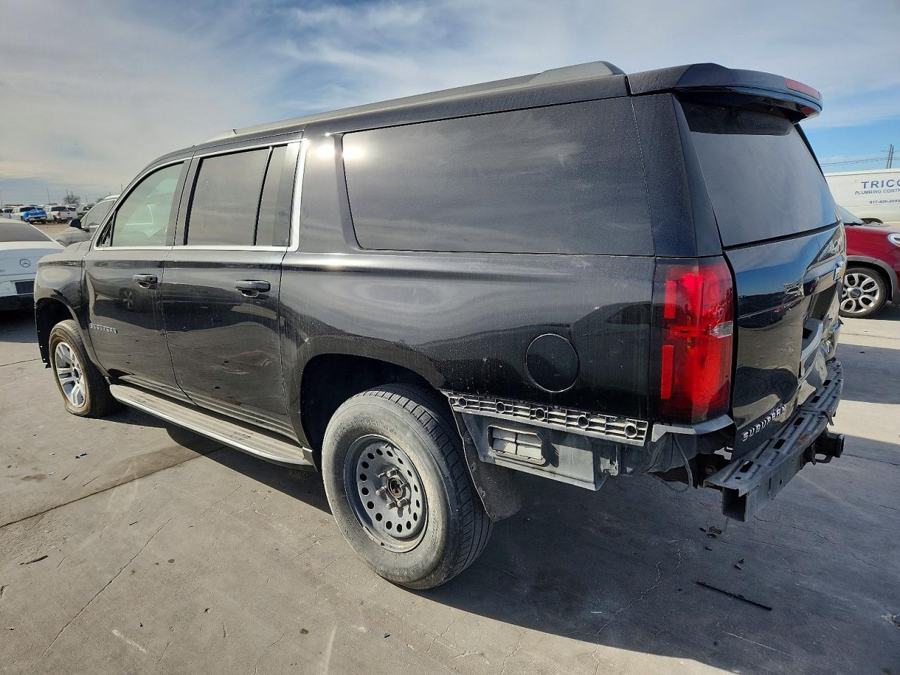 2017 Chevrolet Suburban C1500 Lt - zdjęcie 2