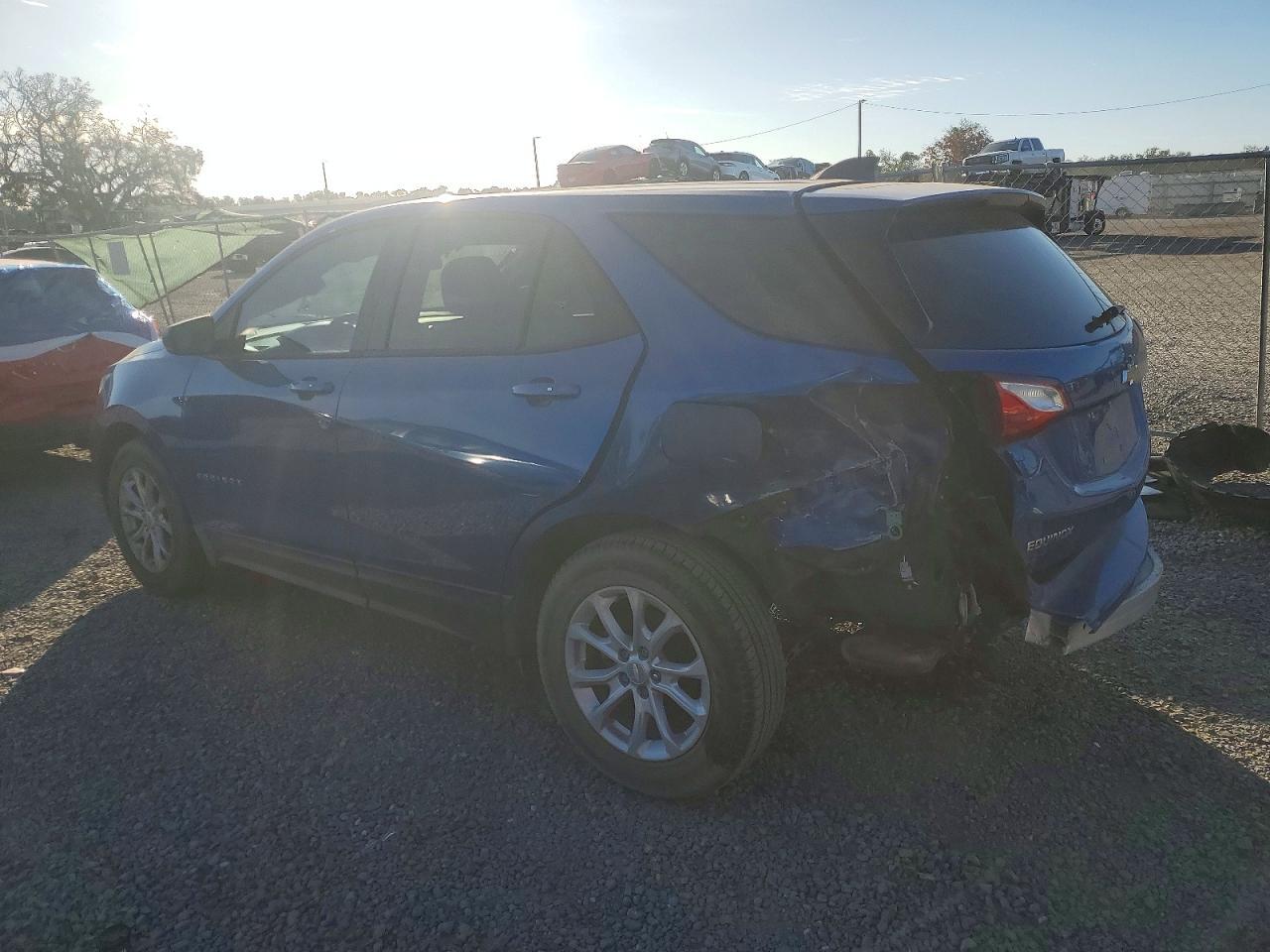 2019 Chev Equinox Ls - zdjęcie 2