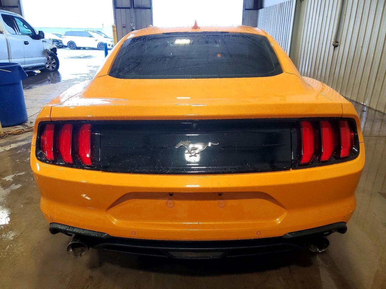 2022 Ford Mustang - zdjęcie 6