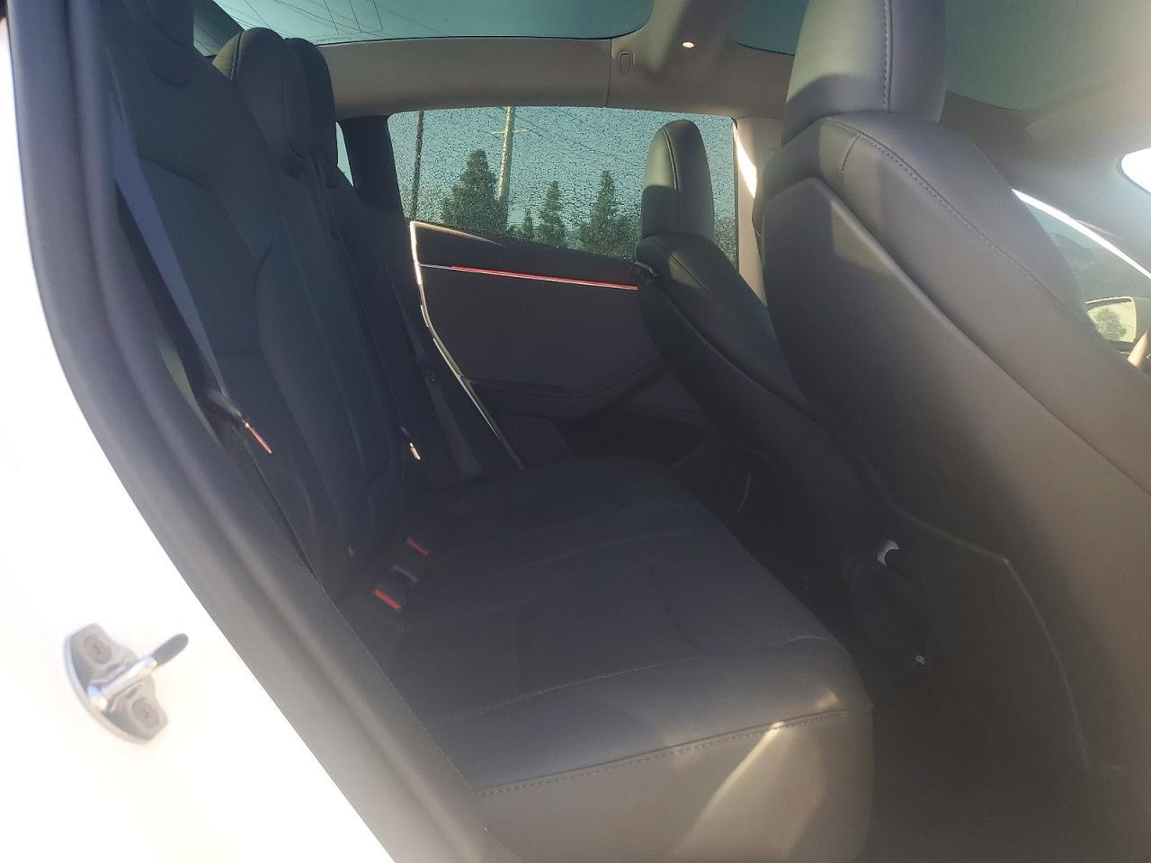 2025 Tesla Model 3 - zdjęcie 10