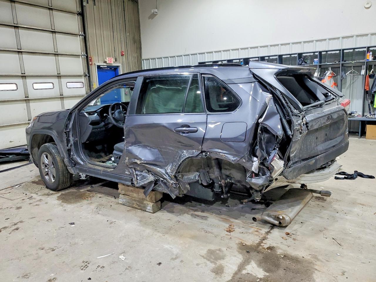 2024 Toyota Rav4 Xle - zdjęcie 2