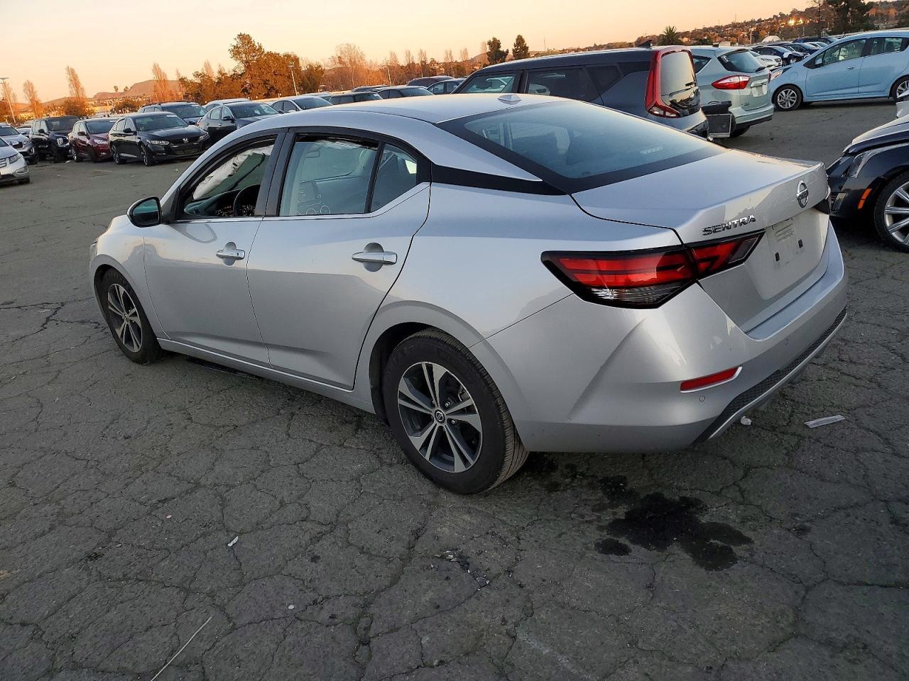 2021 Nissan Sentra Sv - zdjęcie 2