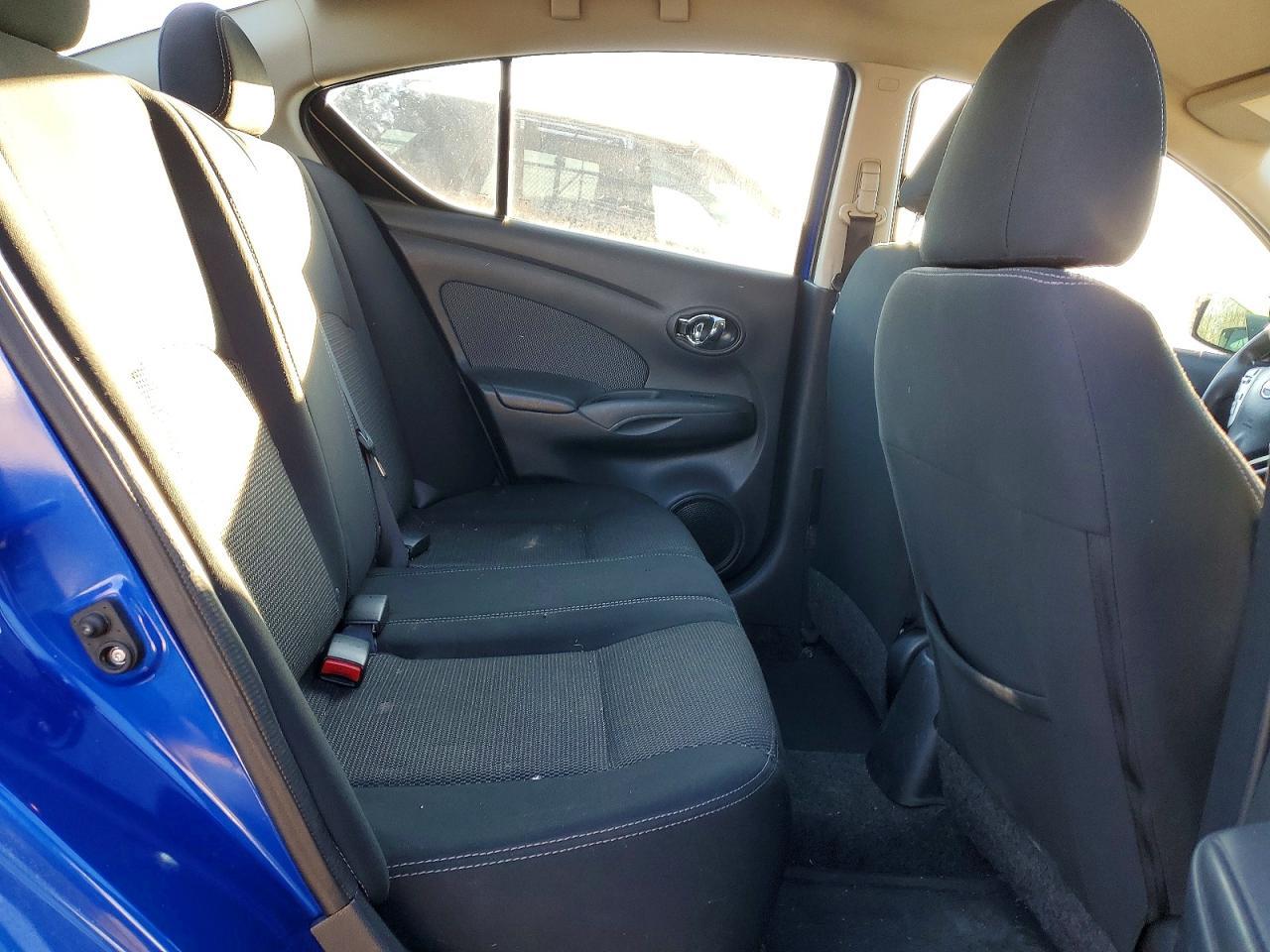 2015 Nissan Versa S - zdjęcie 10