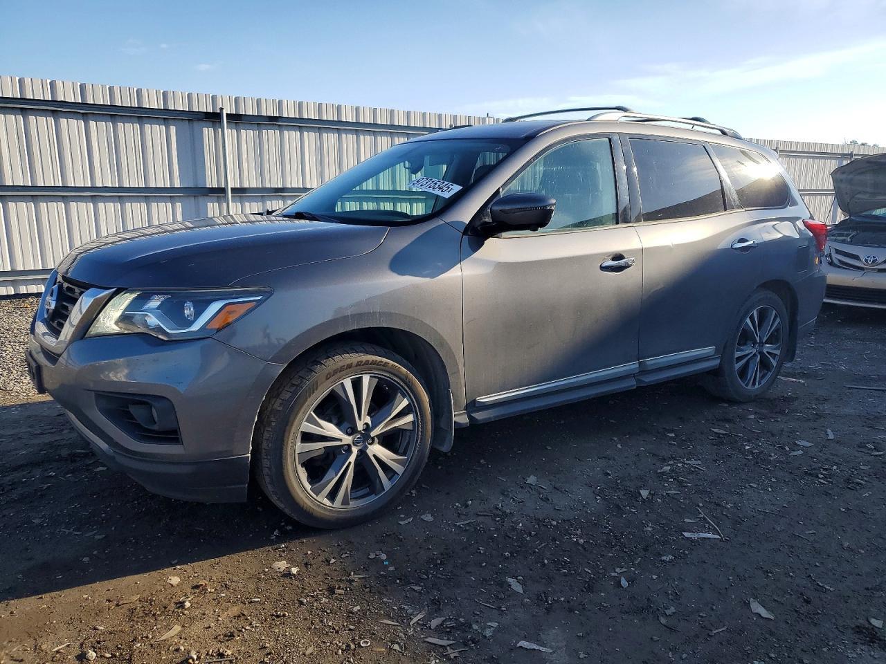 2017 Nissan Pathfinder S - zdjęcie główne