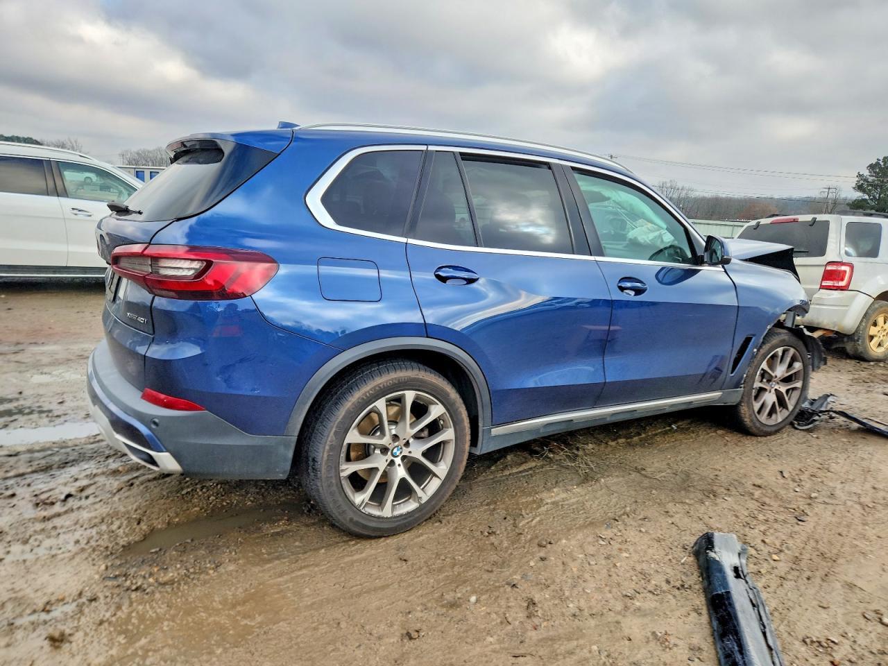 2021 BMW X5 xDrive40I - zdjęcie 3